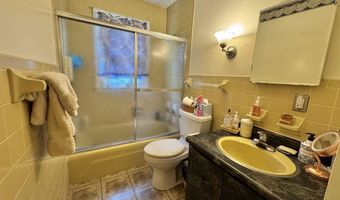 35 Hillcrest Ter, Brattleboro, VT 05301