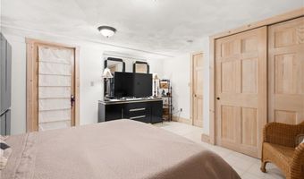 41 Yeoman Ave, Cranston, RI 02920