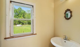 117 E Pershing St, Bloomfield, CT 06002
