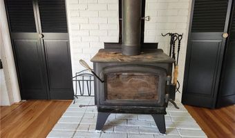 190 Capron Farm Dr, Warwick, RI 02886