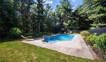 2 Scenic Ridge Ct, Coventry, RI 02816