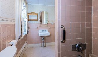 318 Mitchell's Ln, Middletown, RI 02871