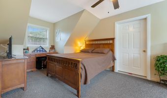38 Fairview Ave, Auburn, ME 04210