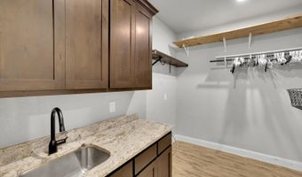 839 Shady Grv, Adkins, TX 78101