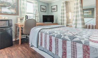 24 Bethune St, Alexandria Bay, NY 13607