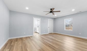 305 Crescent St, Aurora, MO 65605