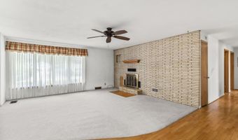 2627 W HEATHER Ave, Appleton, WI 54914