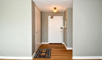 1300 S ARLINGTON RIDGE Rd 204, Arlington, VA 22202