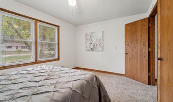 2427 BARBARA Ave, Appleton, WI 54915