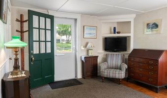 281 Green End Ave, Middletown, RI 02842
