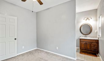 318 W Olive St, Aurora, MO 65605