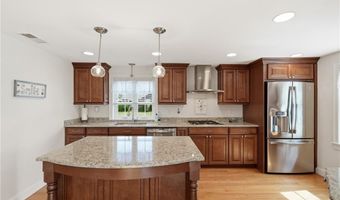 336 Dover Ave, East Providence, RI 02914
