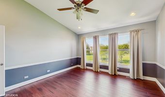 8 GEORGETOWN Ct, Algonquin, IL 60102