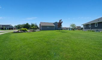 814 Curt Felt Dr, Alexandria, MN 56308