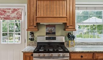 278 Oakleigh Woods Dr, Ballwin, MO 63011