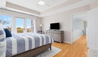 61 Schooner Cove Ln, Narragansett, RI 02882