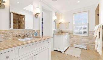 19 Defenders Row 19, Newport, RI 02840
