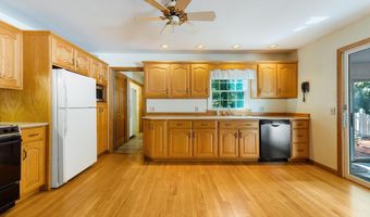 60 Boulder Dr, Auburn, ME 04210