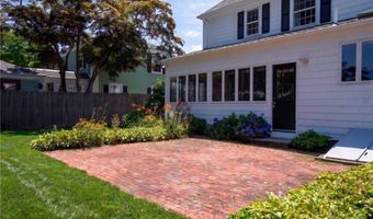 20 Drowne Pkwy, East Providence, RI 02916