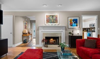 2202 Pine Grove Ct, Ann Arbor, MI 48103