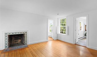 57 Farewell St, Newport, RI 02840