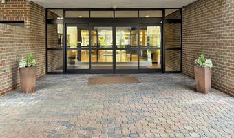 6101 EDSALL Rd 312, Alexandria, VA 22304