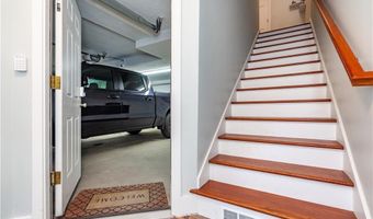 3976 Post Rd, Warwick, RI 02886