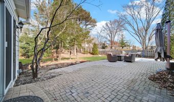 24 W Berkley Dr, Arlington Heights, IL 60004
