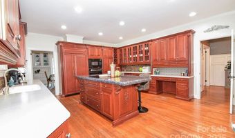711 Yadkin St, Albemarle, NC 28001