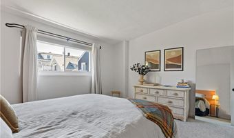 26 W Narragansett Ave 6, Newport, RI 02840