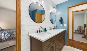 816 E Pine St, Brandon, SD 57005
