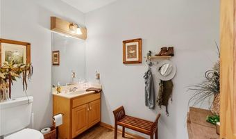 15733 Pine Cir, Basehor, KS 66007