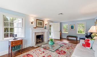 11 Harbour Rd, Barrington, RI 02806