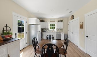 70 Blueberry St, Baxley, GA 31513