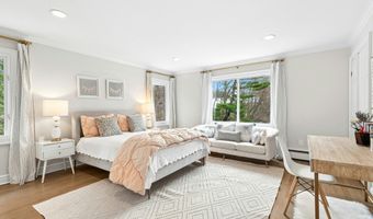 15 Queens Ln, Darien, CT 06820