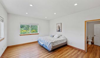 87372 LOIS Ln, Bandon, OR 97411