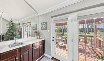 302 Fox Hollow Woods Dr, Ballwin, MO 63021