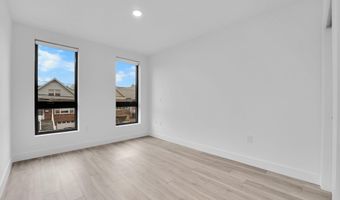 117 W 2ND St 202, Bayonne, NJ 07002