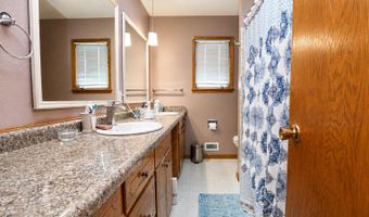 816 12th Ave, Aberdeen, SD 57401