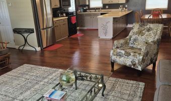 102 Linda Ln, Aberdeen, SD 57401