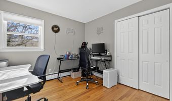 5 Robin Ln, Clinton, CT 06413