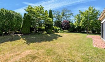 4 Karen Ln, Bristol, RI 02809