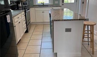 20 Narragansett Ave, Newport, RI 02840