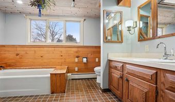 4506 220th Trl, Amana, IA 52203