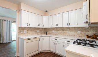 2452 E Hunter Dr, Arlington Heights, IL 60004