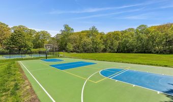 4 Alan Rd, Danbury, CT 06810