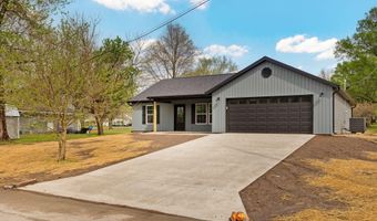 215 W Cofield St, Aurora, MO 65605