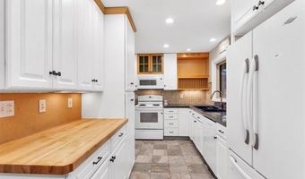 157 Romine Cir, Ballwin, MO 63011