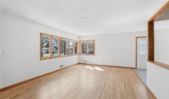 819 9th Ave, Anoka, MN 55303