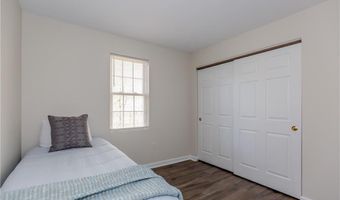 136 Hope Hill Ter, Cranston, RI 02921